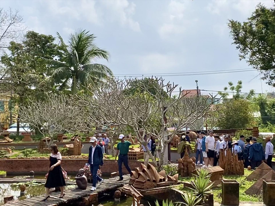 Công viên đất nung Thanh Hà, TP Hội An đón hơn 1.000 lượt du khách mỗi tháng. Ảnh: Nguyễn Linh