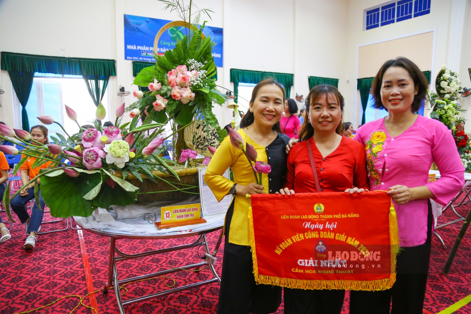 Kết quả giải nhất thi cắm hoa thuộc về đơn vị Liên đoàn Lao động quận Sơn Trà.