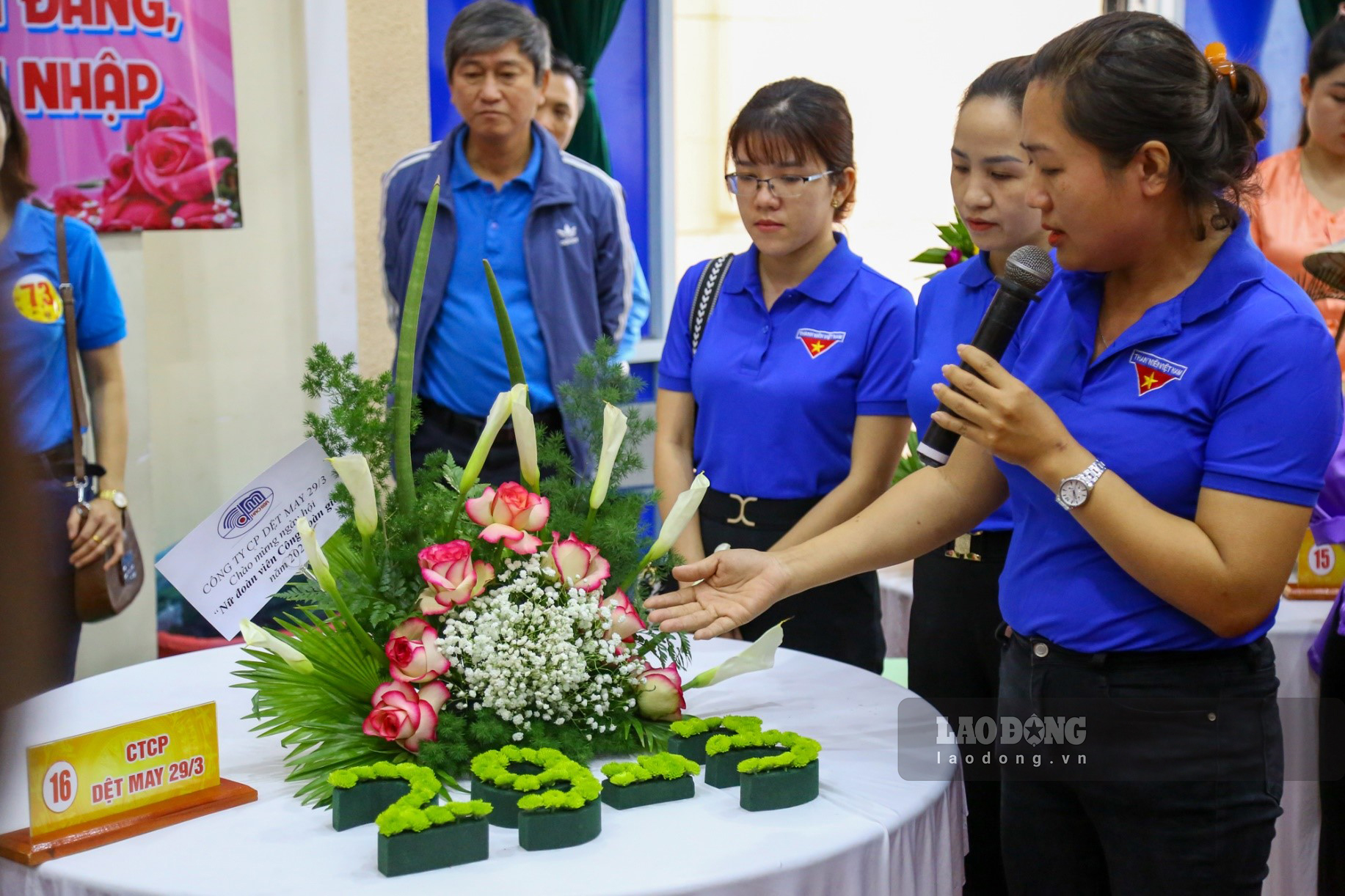 Ban giám khảo sau đó sẽ đi chấm các tác phẩm của từng đơn vị, dựa trên 2 tiêu chí thẩm mỹ và thuyết trình ý nghĩa.