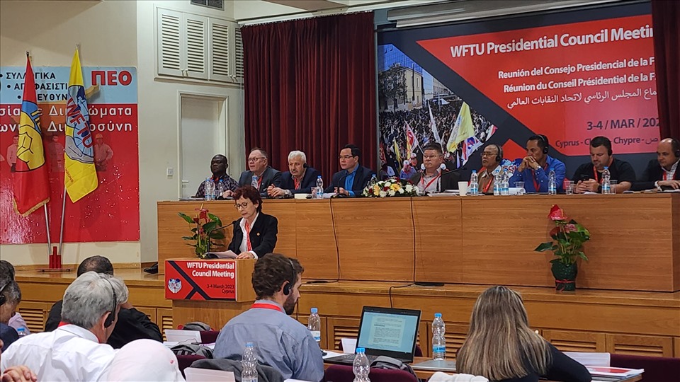 Chủ tịch Tổng Liên đoàn Lao động Việt Nam Nguyễn Đình Khang (thứ 4 từ trái sang) chủ trì Hội nghị. Ảnh: Ban Đối ngoại