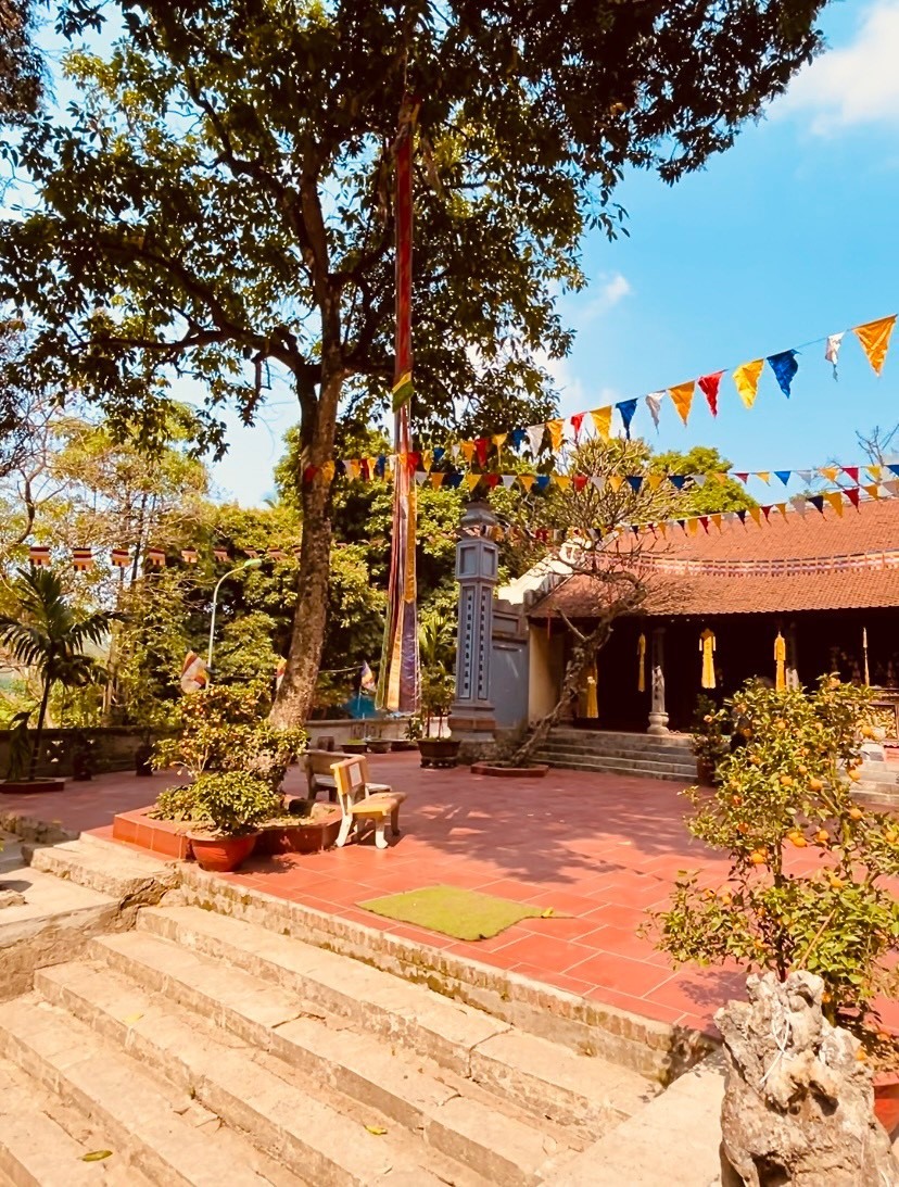 Chùa Trầm.