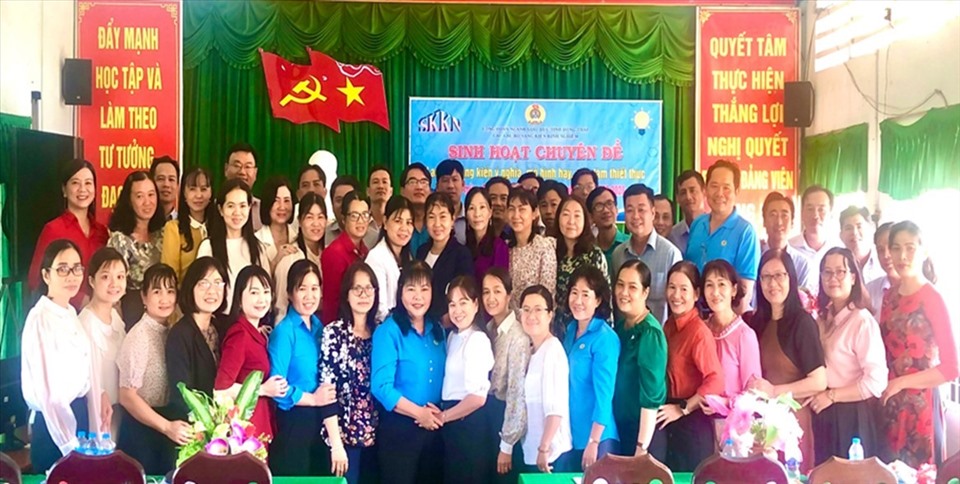 Thành viên Câu lạc bộ sáng kiến kinh nghiệm ngành Giáo dục tỉnh Đồng Tháp. Ảnh: Phan Khuyên