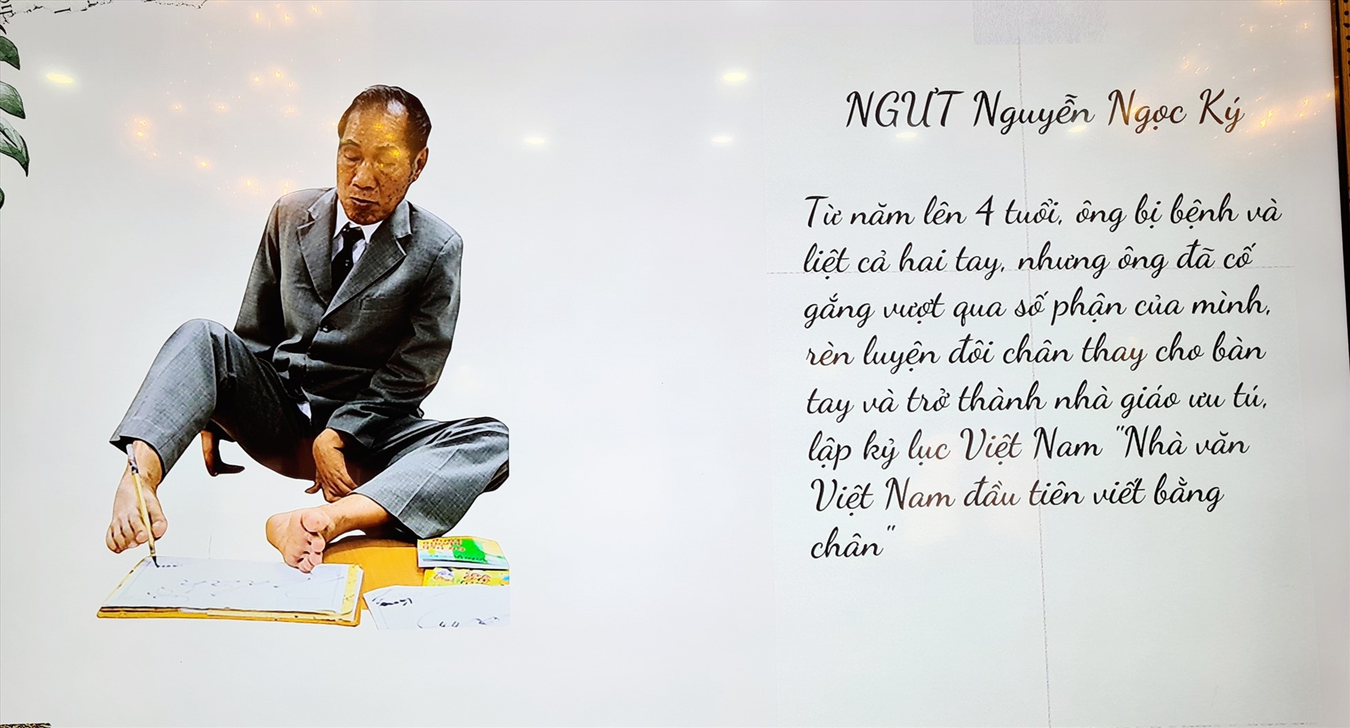 Người khuyết tật được truyền lửa từ gương Nhà giáo ưu tú Nguyễn Ngọc Ký. Ảnh: Vũ Long