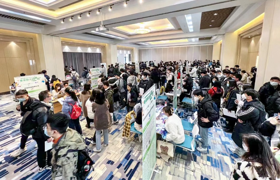 Hơn 700 ứng viên tới hội chợ việc làm bán dẫn ở Thượng Hải, Trung Quốc ngày 3.3.2023, trong khi chỉ có 500 vị trí việc làm. Ảnh: Ijiwei