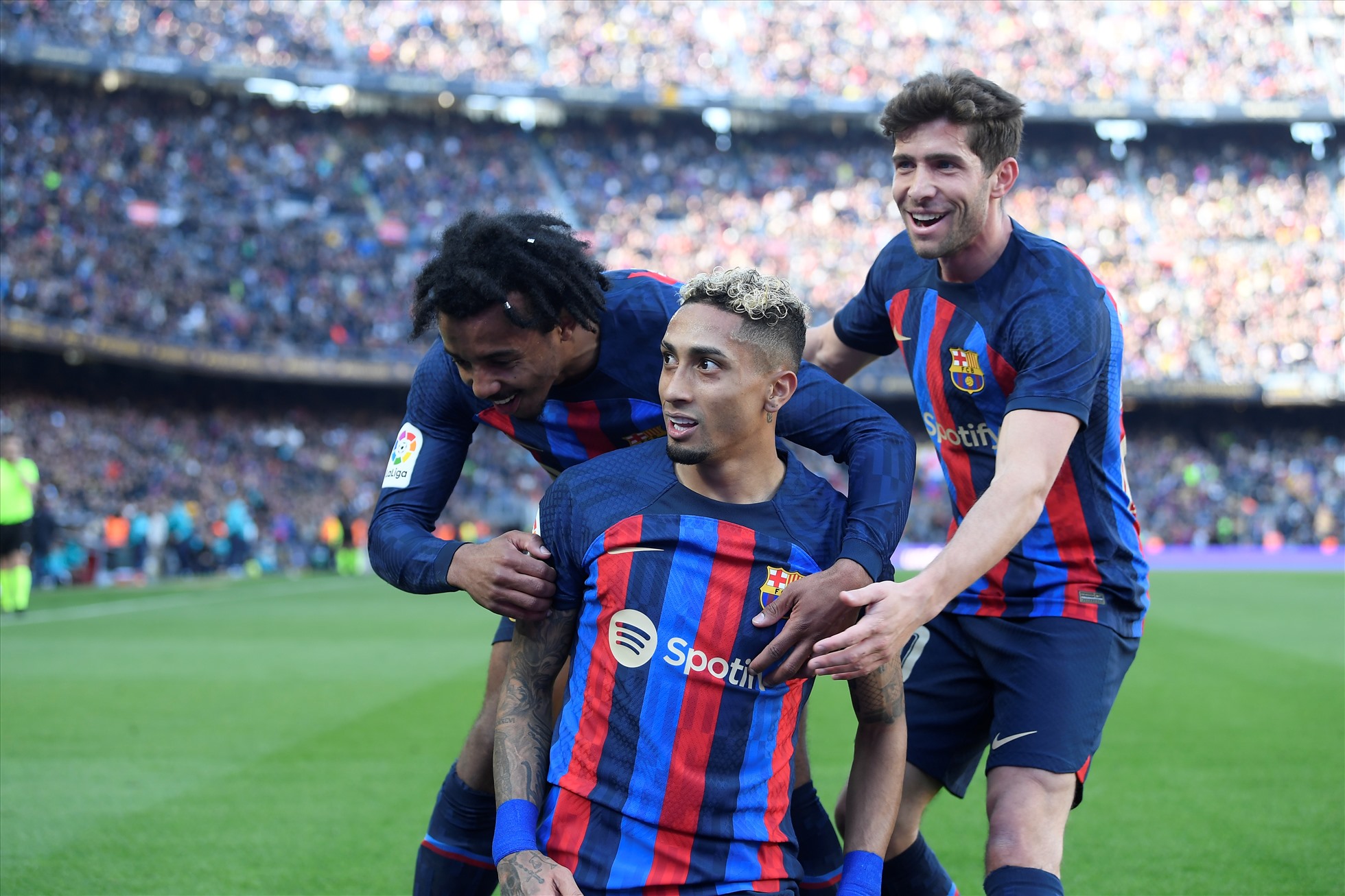 Raphinha ghi bàn duy nhất giúp Barcelona đánh bại Valencia. Ảnh: AFP
