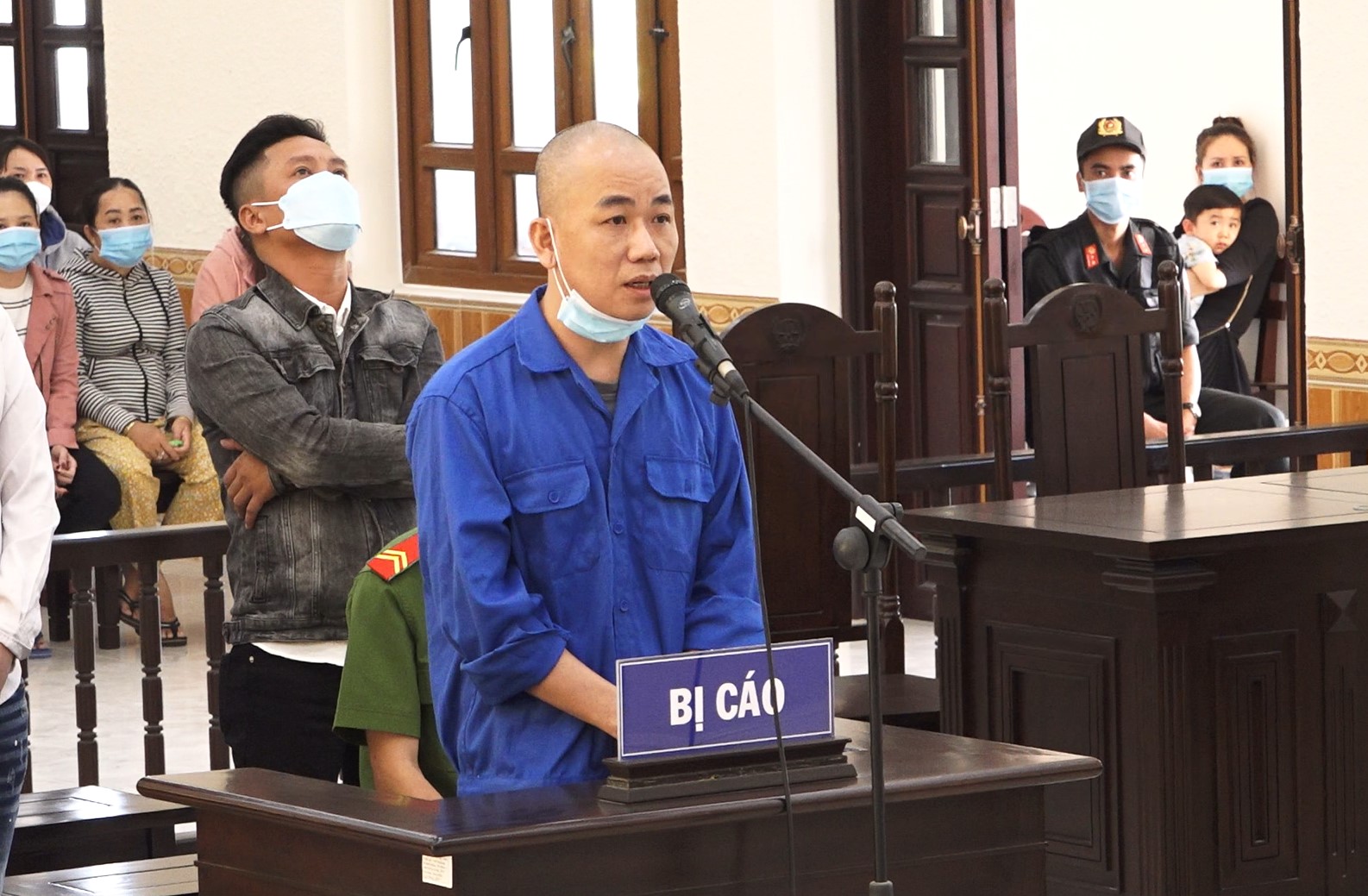 Bị cáo Phạm Văn Nam trả lời tại tòa. Ảnh: Duy Tuấn