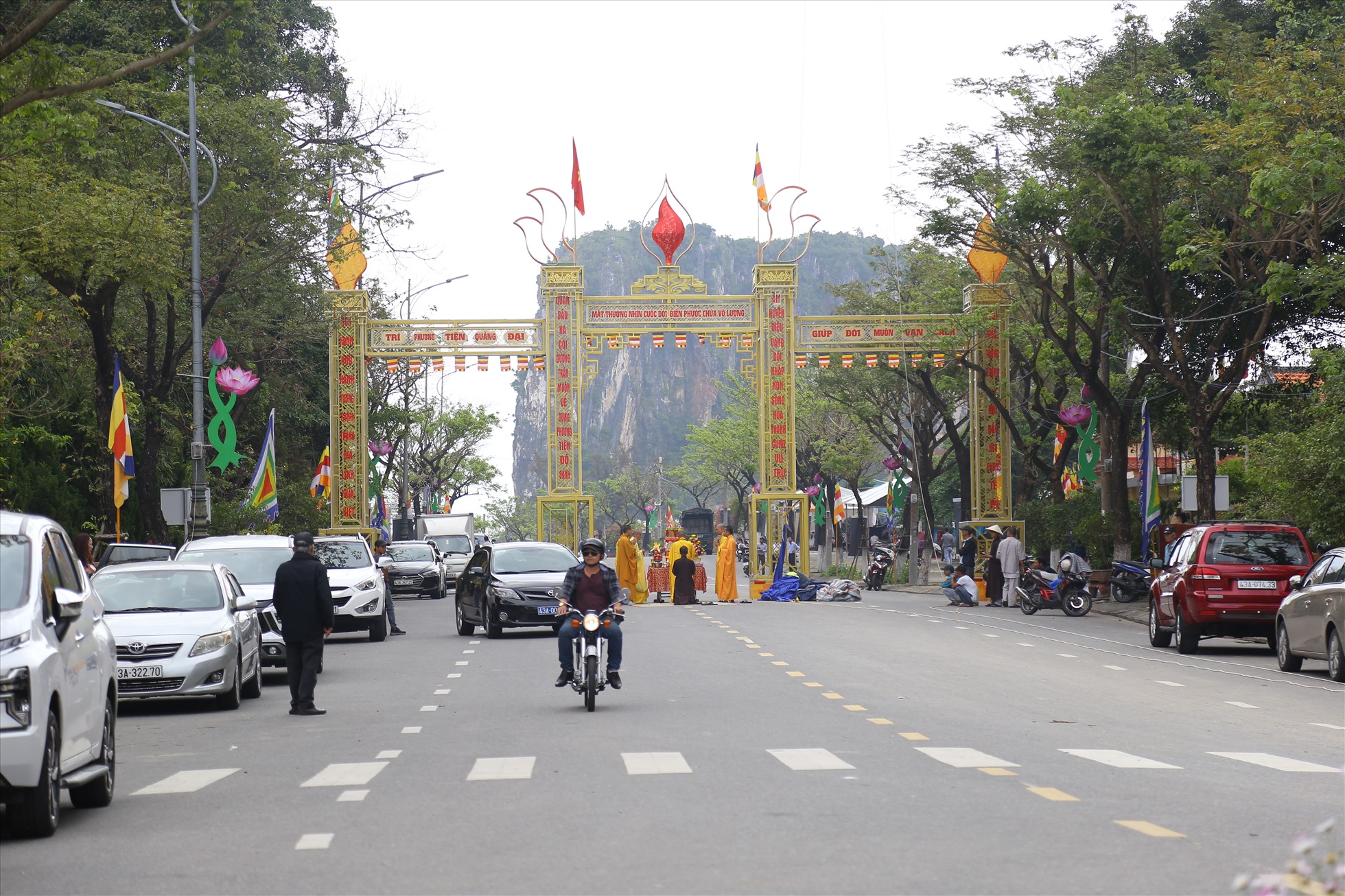 Lễ hội Quán Thế Âm năm nay diễn ra trong 3 ngày, từ ngày 8 đến 10-3 (nhằm các ngày 17, 18 và 19-2 âm lịch) tại khuôn viên chùa Quán Thế Âm và các tuyến đường Sư Vạn Hạnh, Lê Văn Hiến.