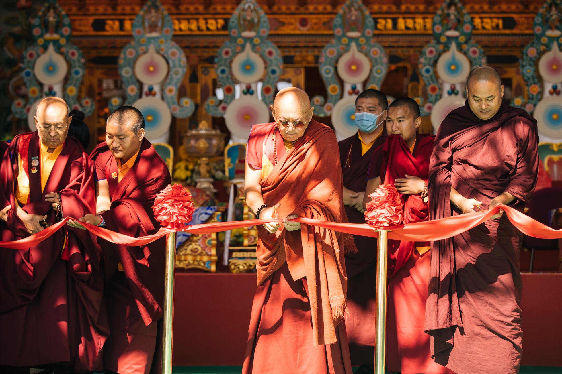 Lễ khánh thành diễn ra trang nghiêm.