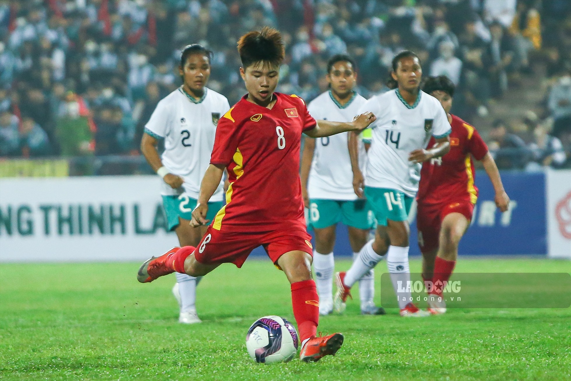 Đội tuyển U20 nữ Việt Nam tạo ra thế trận áp đảo trước U20 nữ Indonesia. Ảnh: Minh Quân
