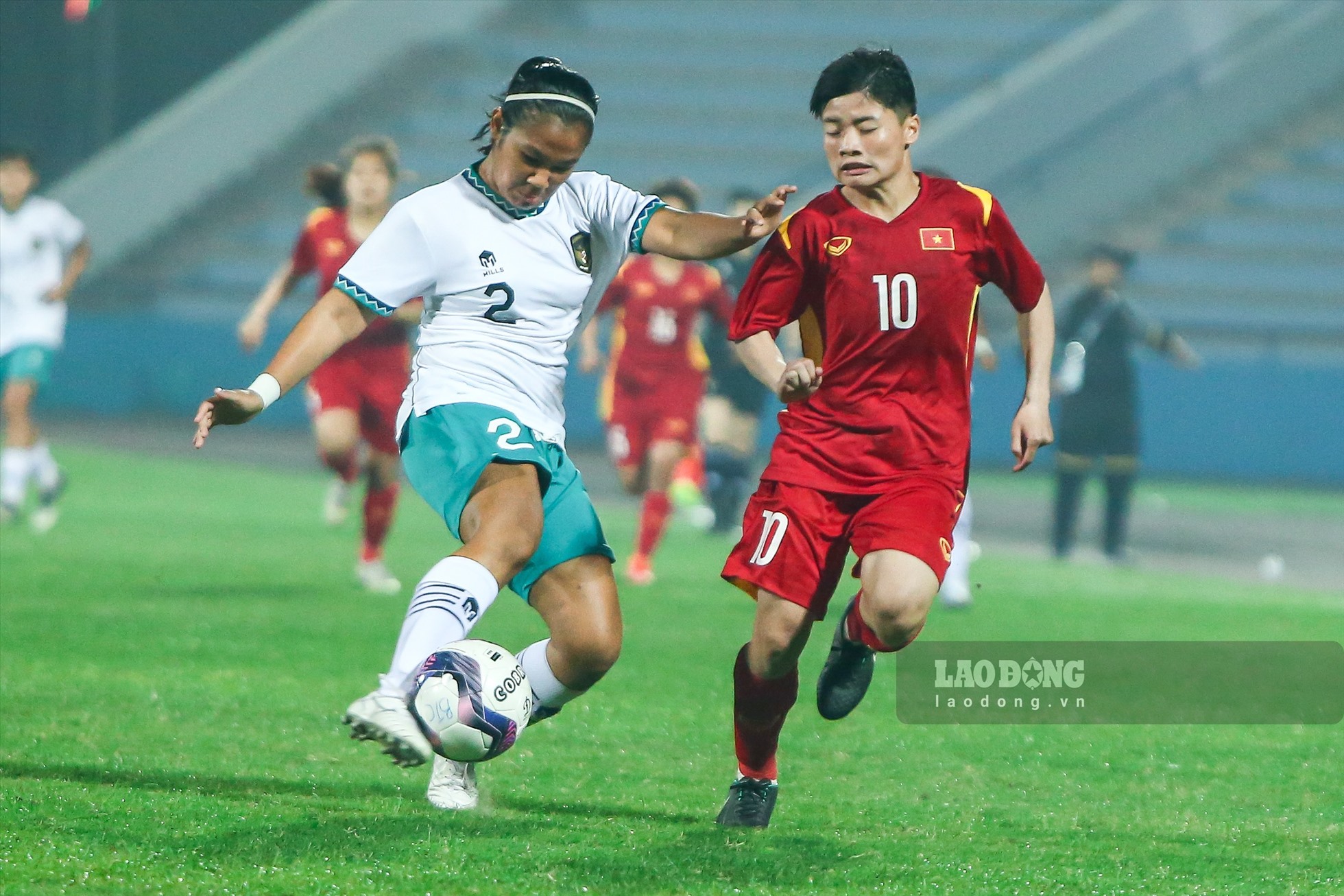 Sang hiệp 2, U20 nữ Indonesia nỗ lực tìm kiếm bàn gỡ nhưng bất thành.