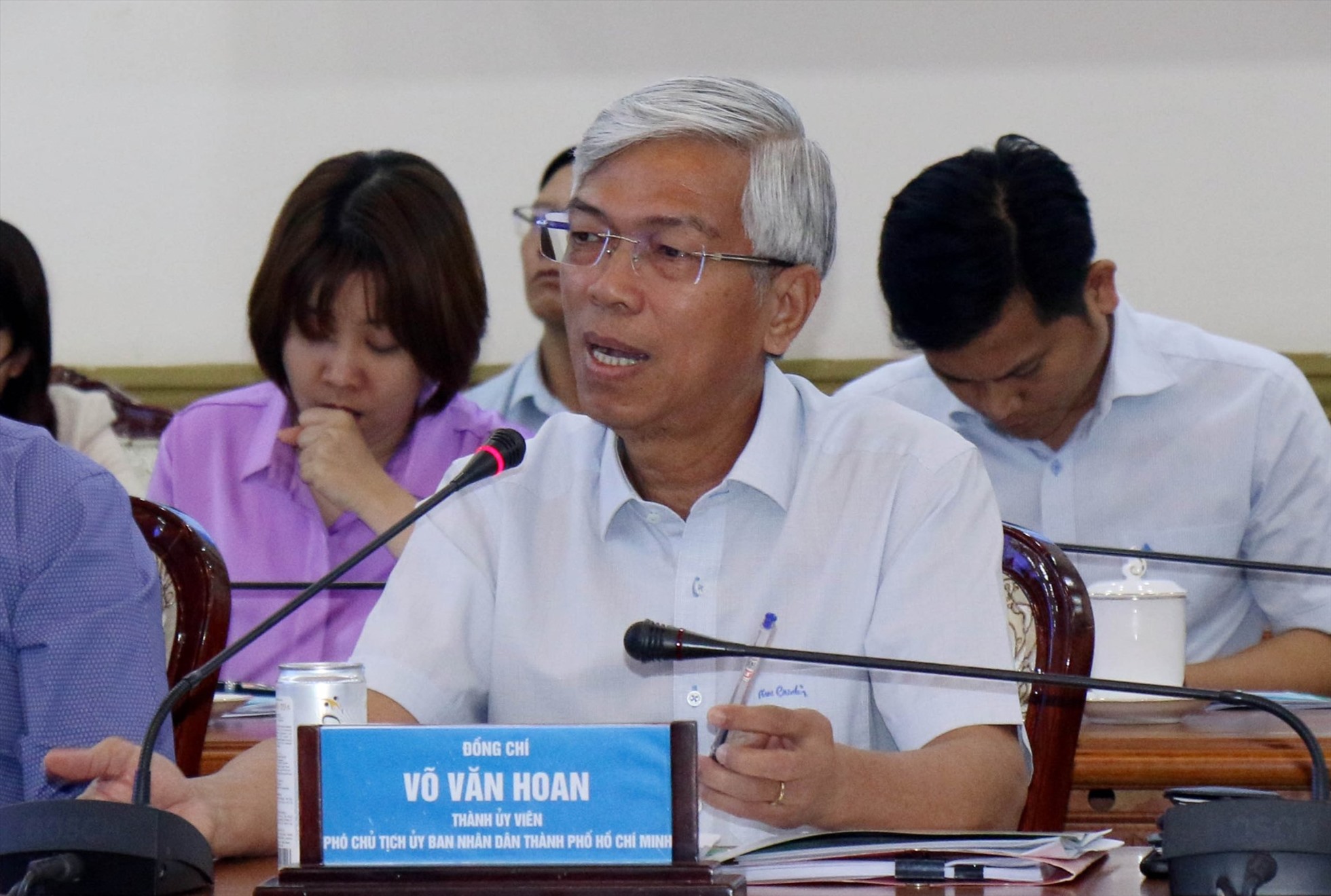 Phó Chủ tịch UBND TPHCM Võ Văn Hoan phát biểu tại hội nghị.  Ảnh: Minh Quân
