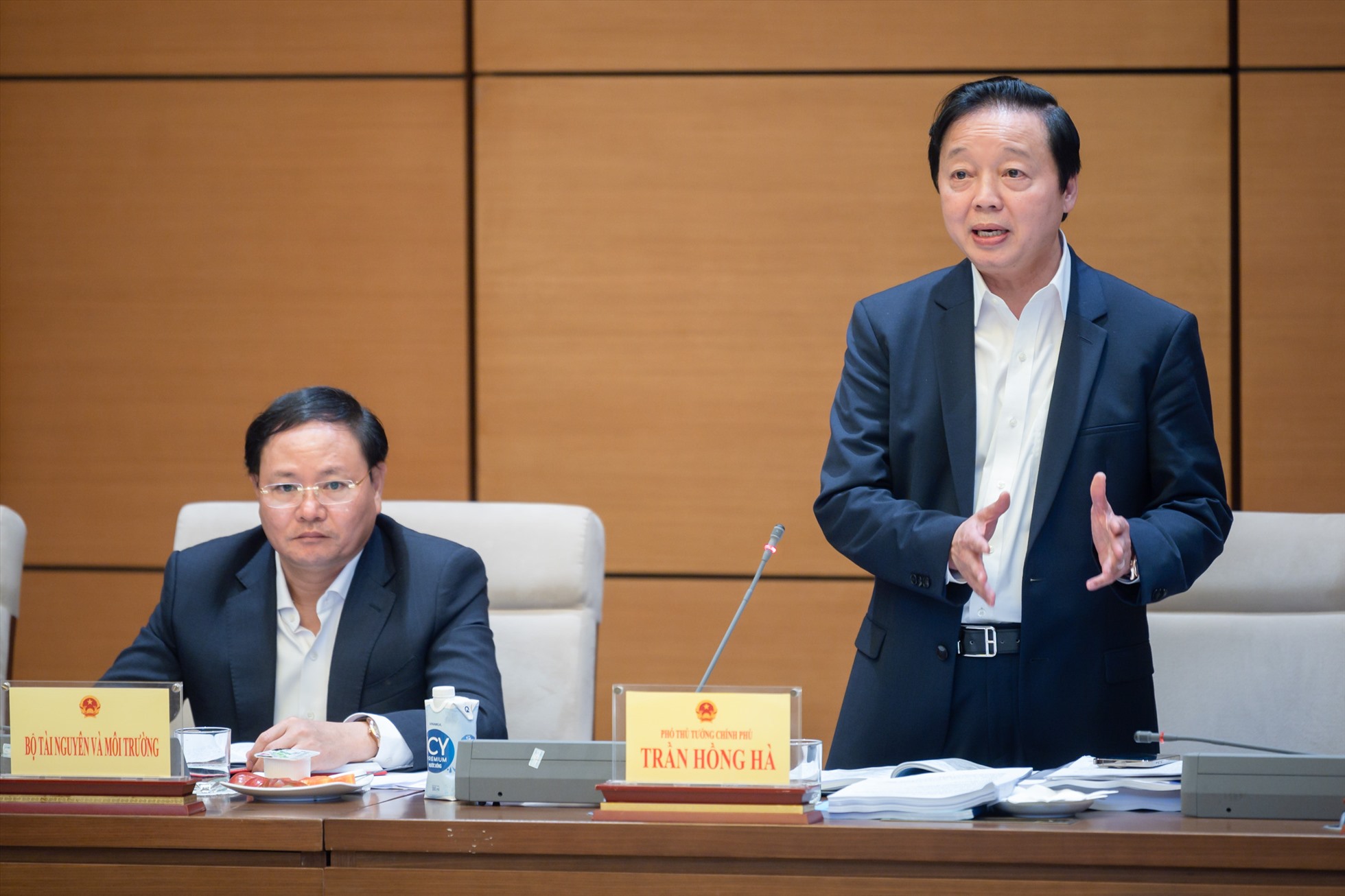 Phó Thủ tướng Trần Hồng Hà phát biểu tiếp thu các ý kiến tại buổi làm việc. Ảnh: Quốc hội