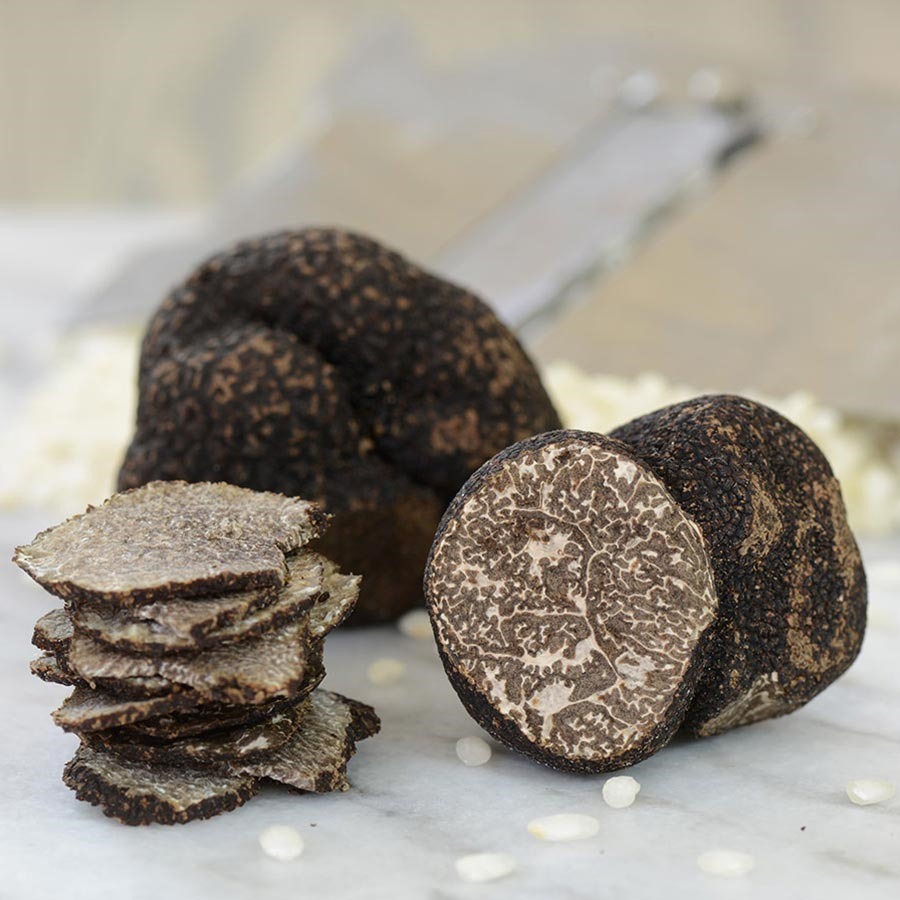 Nấm truffle là loại nấm đắt nhất thế giới. Ảnh: Gourmet Food Store