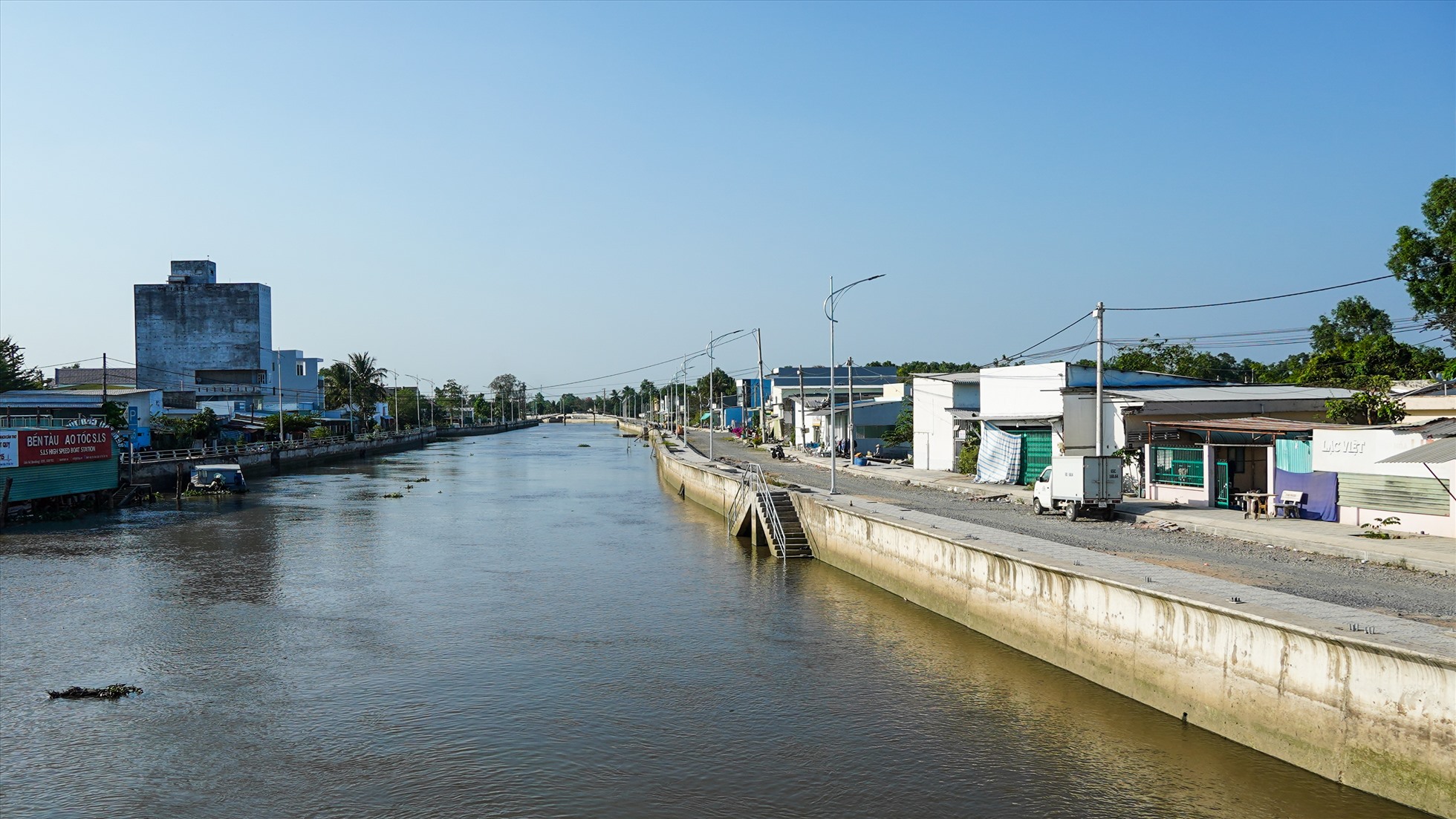 Dự án kè chống sạt lở, xâm nhập mặn, ứng phó biến đổi khí hậu khu vực rạch Cái Sơn (Dự án kè rạch Cái Sơn) do Chi cục Thủy lợi, Sở Nông nghiệp và Phát triển nông thôn (NNPTNT) TP.Cần Thơ làm chủ đầu tư, với tổng mức đầu tư là 314,937 tỉ đồng.