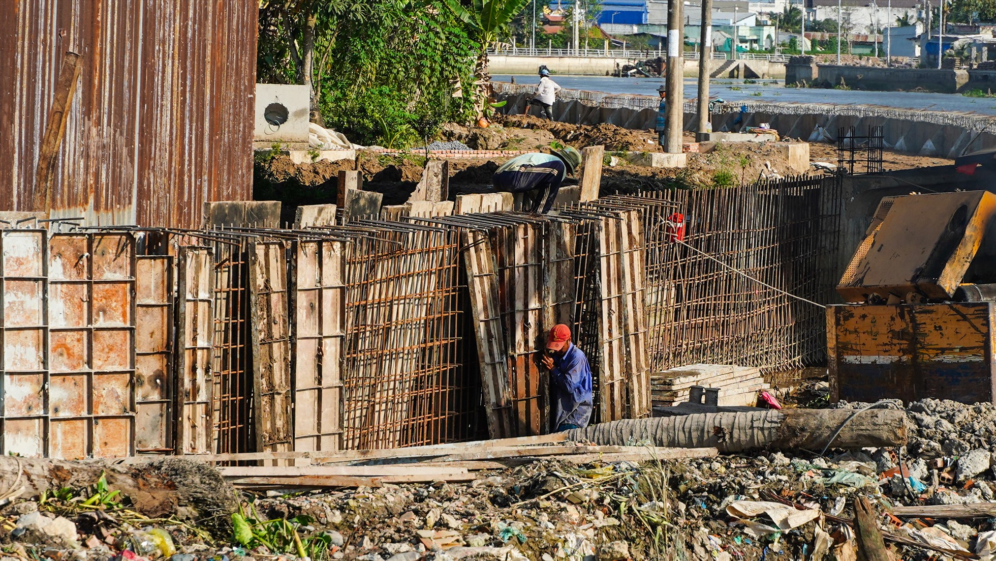 Dự án được khởi công cuối năm 2019 và dự kiến hoàn thành năm 2020. Dự án chia làm 3 gói thầu xây lắp, tuy nhiên đến nay, tổng khối lượng thực hiện toàn dự án chỉ đạt 76% tiến độ.