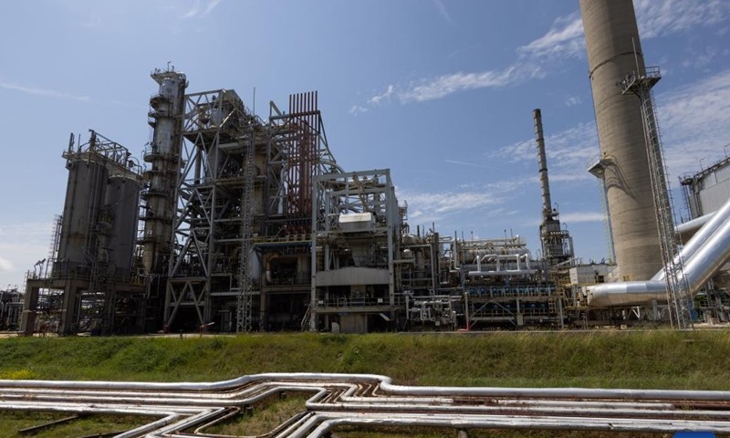 Nhà máy lọc dầu Danube ở Szazhalombatta, Hungary. Ảnh: Xinhua