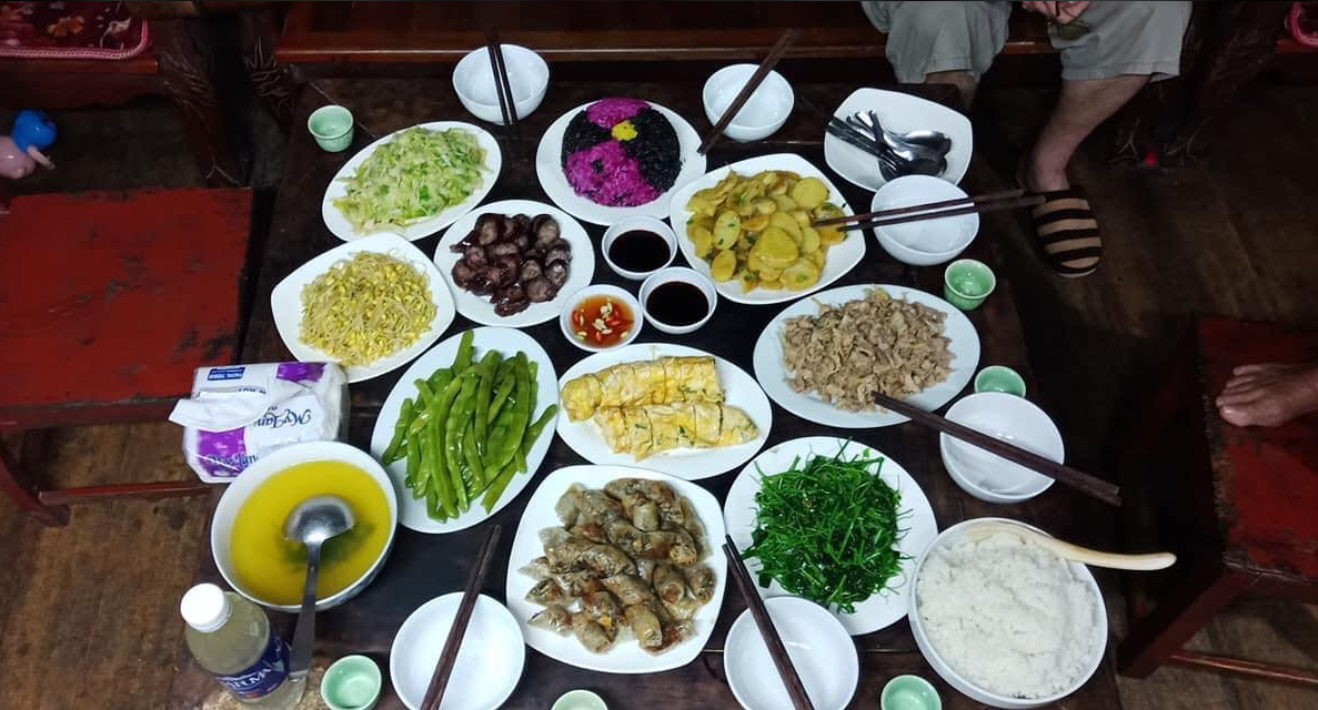 Một bữa ăn ở Cao Bằng.