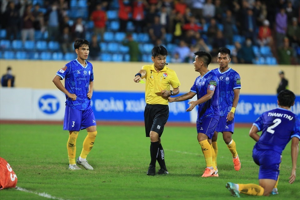 Câu lạc bộ Nam Định đánh rơi chiến thắng trước Nam Định ở những phút cuối hiệp 2. Ảnh: VPF