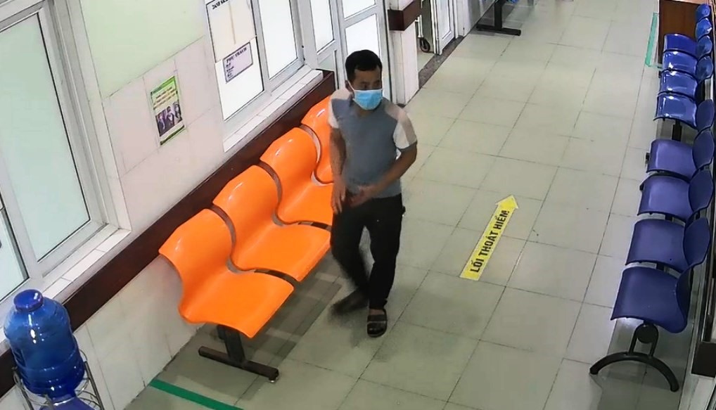 Đối tượng Phan Hữu Nghị vào các bệnh viện trộm cắp tài sản của bệnh nhân. Ảnh Thanh Hồng.
