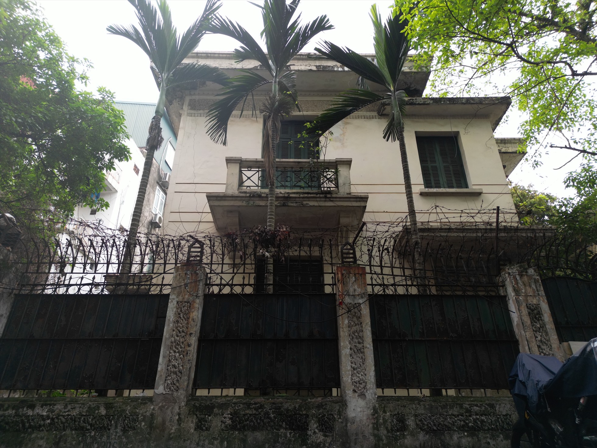 Biệt thự 12 Nguyễn Chế Nghĩa bỏ hoang từ năm 2014 đến nay.