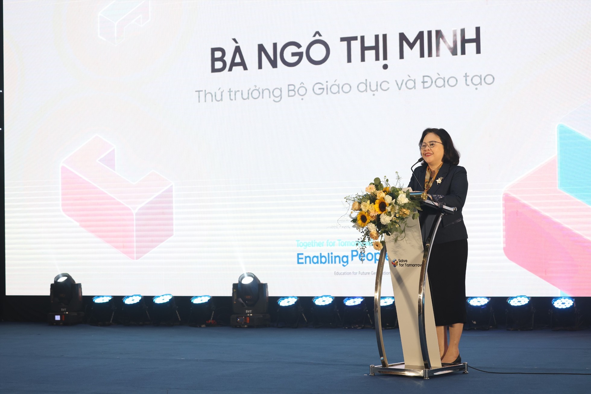 Thứ trưởng Bộ GDĐT Ngô Thị Minh ghi nhận, đánh giá cao đóng góp của Samsung với giáo dục Việt Nam. Ảnh: Vũ Linh.