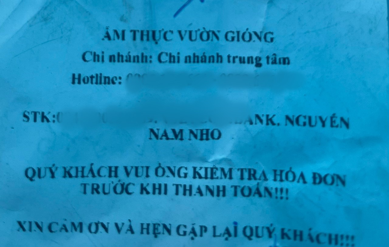 Thực khách đến nhà hàng được yêu cầu chuyển khoản vào tài khoản ông Nguyễn Nam Nho. Ảnh: Nhóm PV.