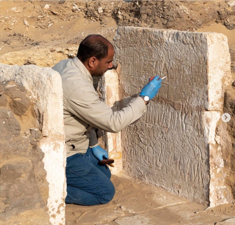 Ngôi mộ hình ngôi đền, có niên đại từ triều đại thứ 19 của Ai Cập cổ đại. Ảnh: Bộ Du lịch Ai Cập