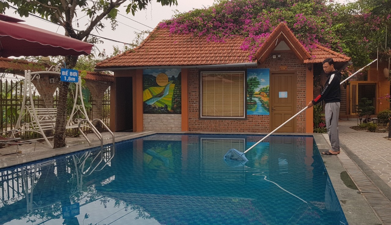 Các chủ homestay tại Ninh Bình đang chuẩn các điều kiện về cơ sở vật chất để sẵn sàng đón khách. Ảnh: Diệu Anh