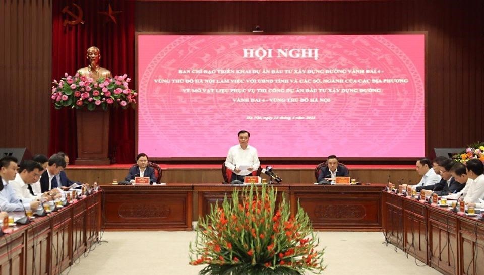 Bí thư Thành ủy Hà Nội Đinh Tiến Dũng phát biểu kết luận cuộc làm việc. Ảnh: Trần Long
