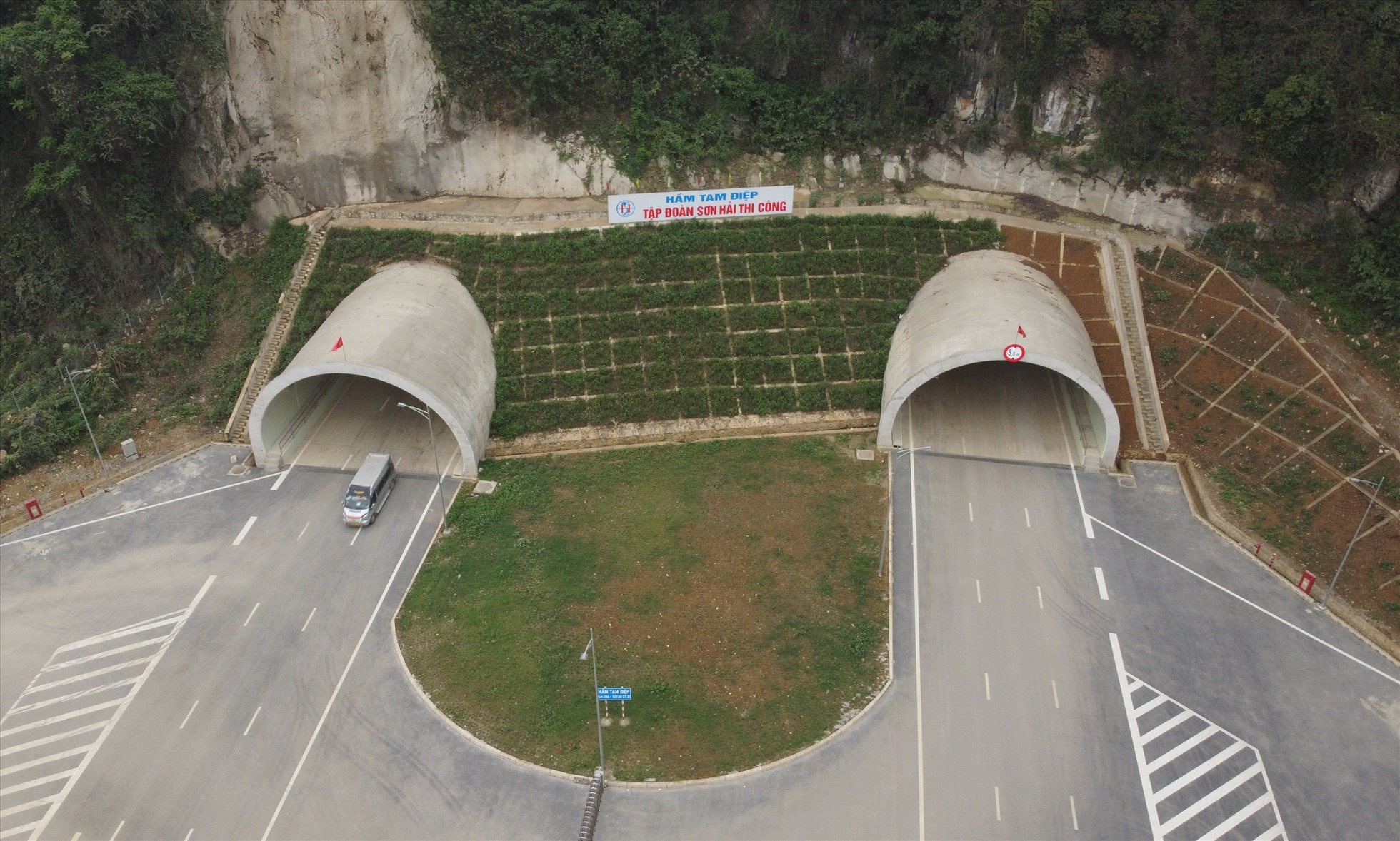 Khu vực hầm Tam Điệp, nơi tiếp giáp giữa tỉnh Ninh Bình và tỉnh Thanh Hóa. Ảnh: Quách Du