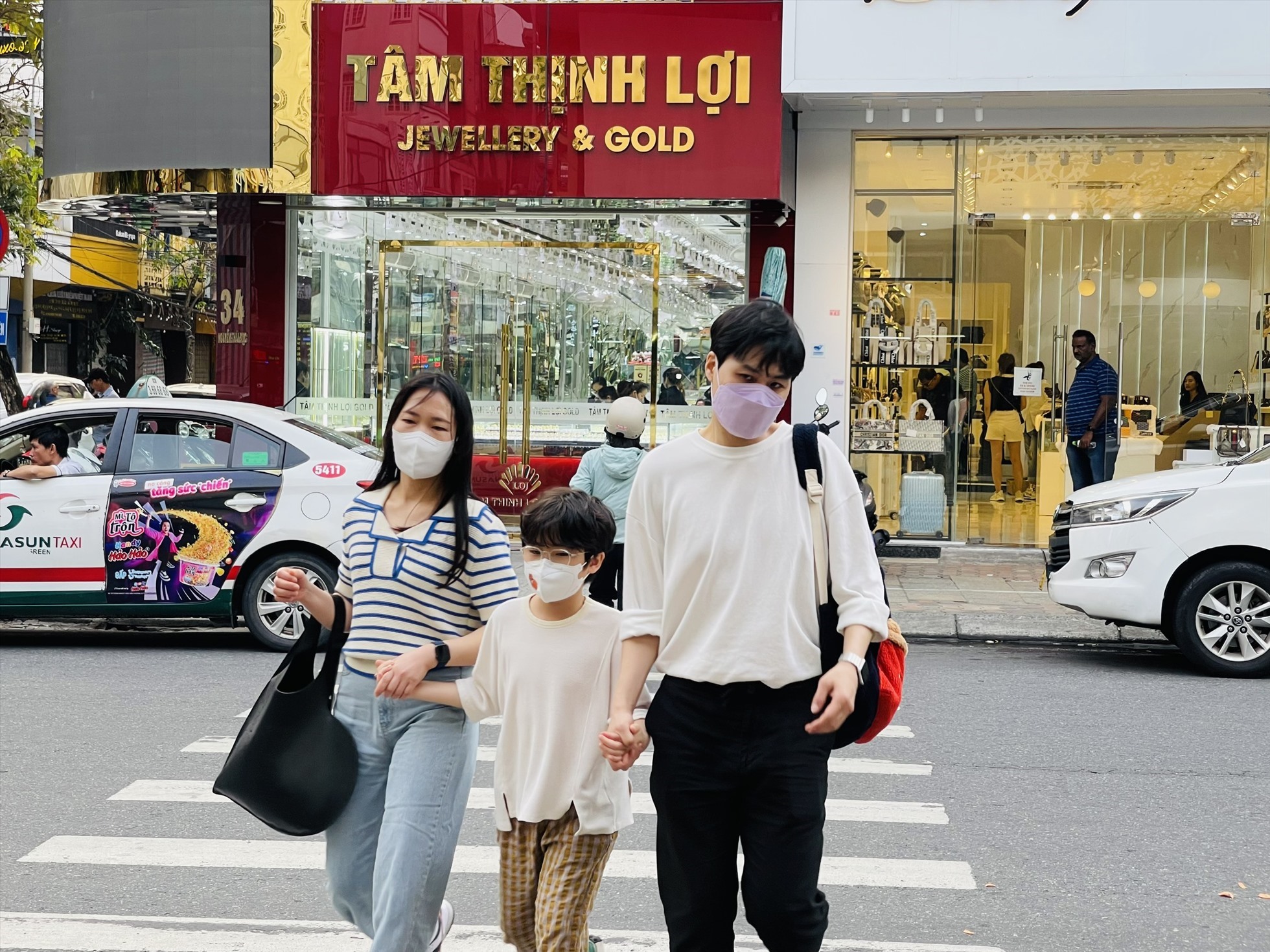 Khách Hàn Quốc lựa chọn trở lại Đà Nẵng du lịch sau dịch bệnh. Ảnh: Mai Hương