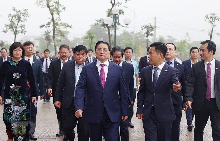 Thủ tướng Phạm Minh Chính đến thăm và làm việc với Đại học Quốc gia Hà Nội cơ sở Hòa Lạc. Ảnh: Dương Giang/TTXVN