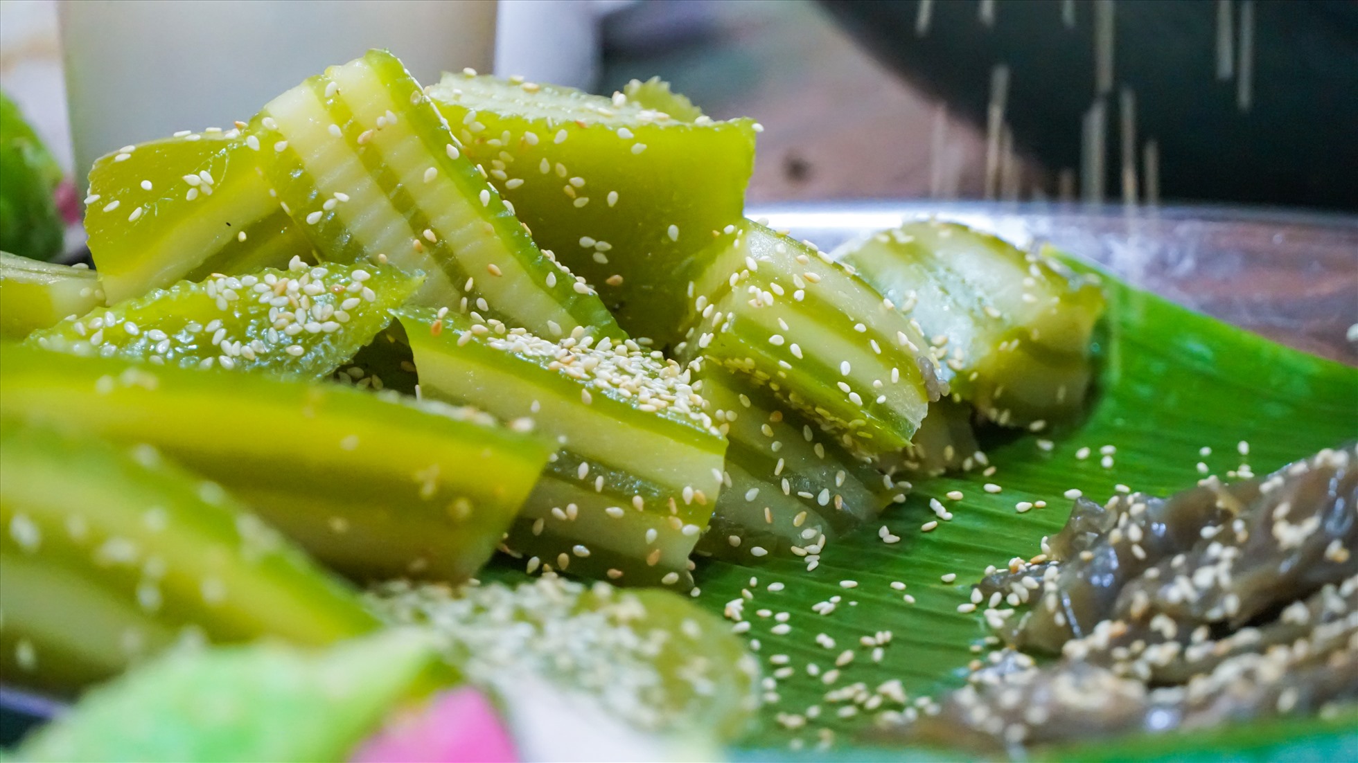 Bánh dân gian Nam Bộ tại lệ hội. Ảnh: Tạ Quang