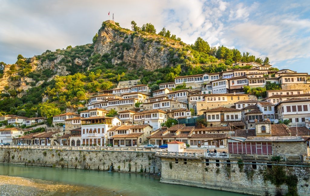 Berat, một thị trấn đẹp như tranh vẽ ở Albania và là Di sản Thế giới được UNESCO công nhận. Ảnh: Shutterstock