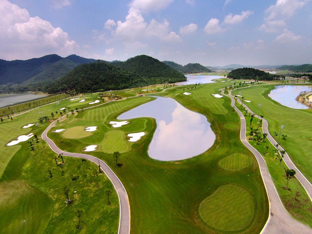 Hà Nội có khoảng 10 sân tập, 10 sân golf tiêu chuẩn. Ảnh: Legend Hill