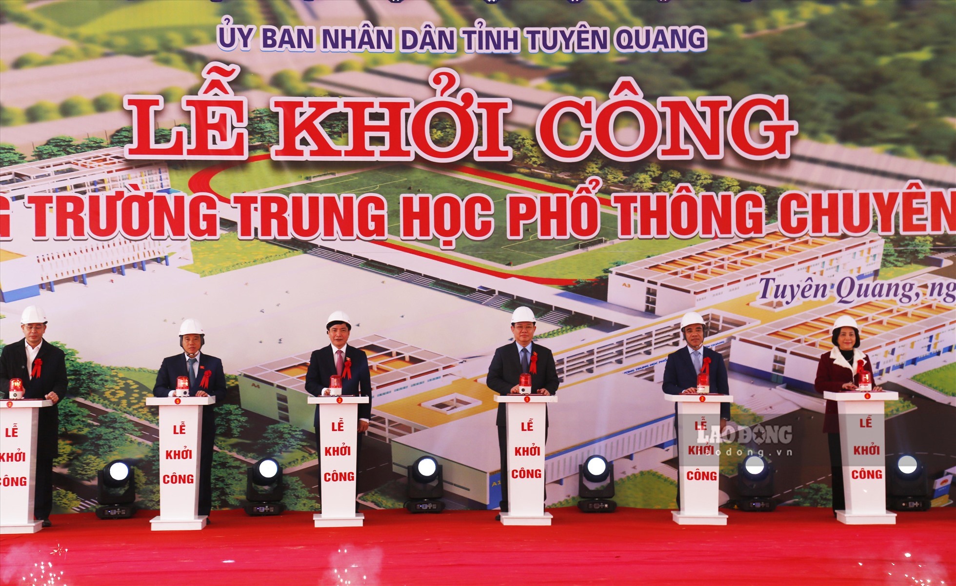 Chủ tịch Quốc hội Vương Đình Huệ tham dự Lễ khởi công trường THPT chuyên Tuyên Quang.