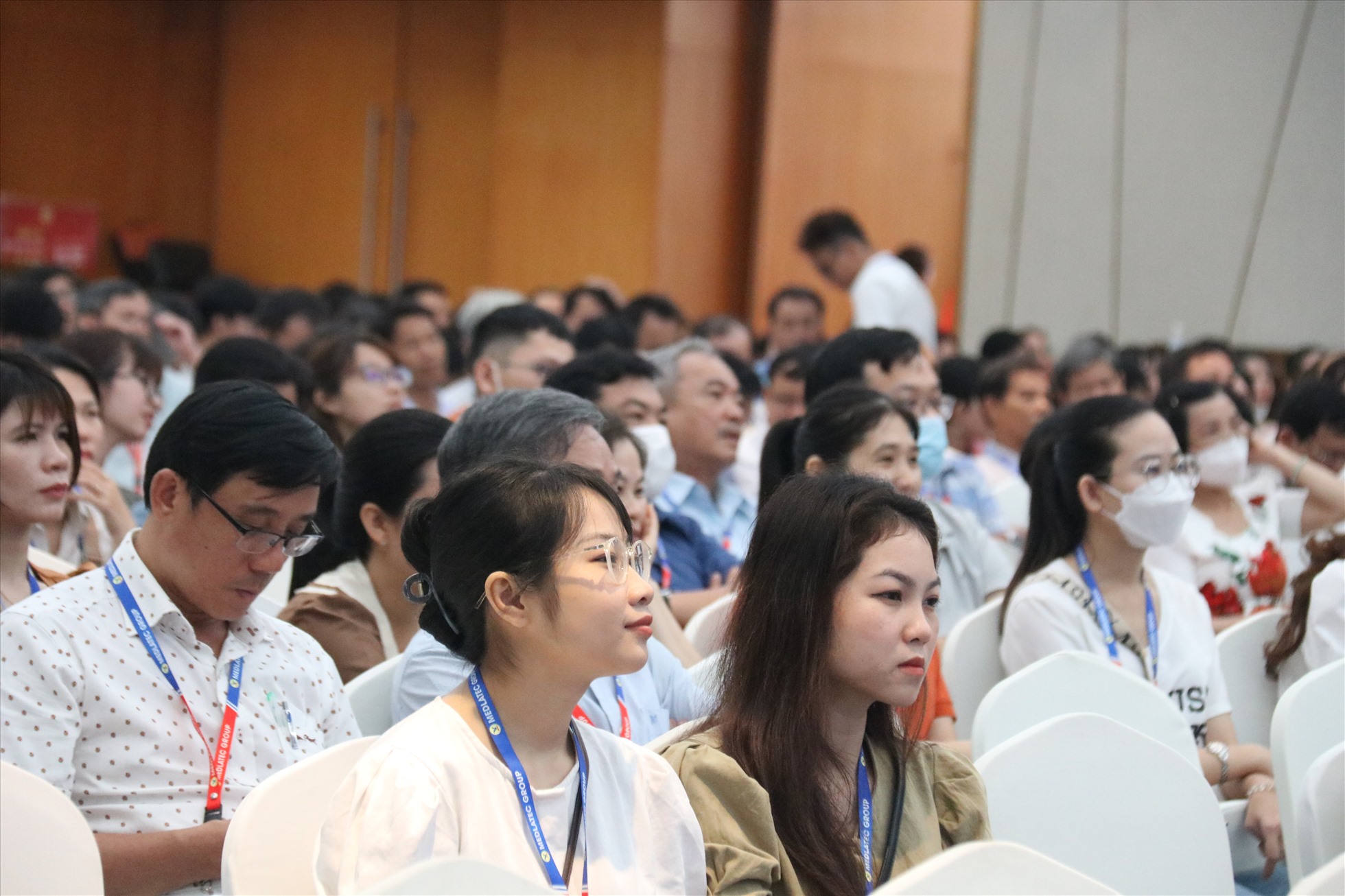 Hơn 700 đại biểu là nhân viên y tế trong và ngoài công lập khu vực Nam Trung Bộ tham gia tập huấn. Ảnh: Phương Linh