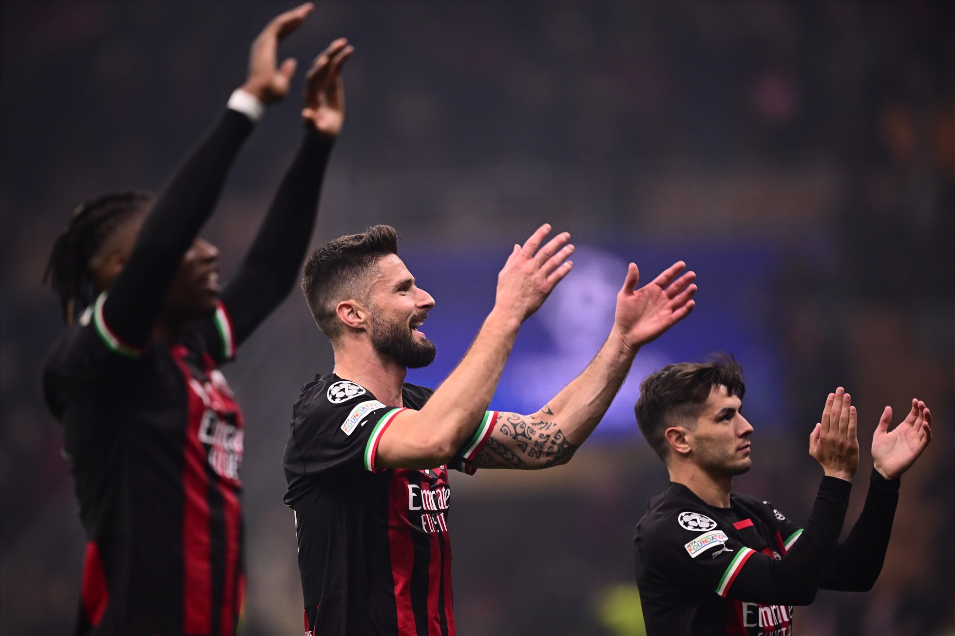 Milan đang có nhiều lợi thế trong tay để ghi danh vào bán kết. Ảnh: AFP