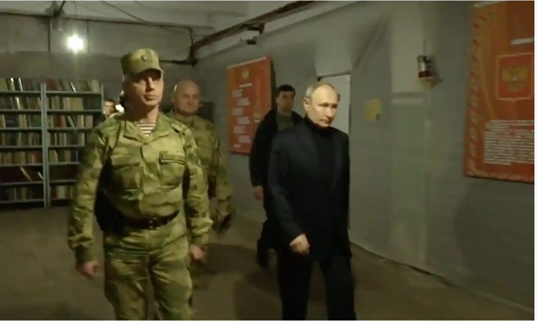 Tổng thống Putin trong chuyến thăm bất ngờ tới Ukraina. Ảnh: Website Điện Kremlin