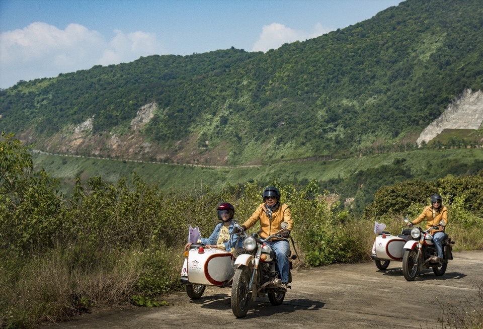 Tham gia tour sidecar khám phá Hội An.