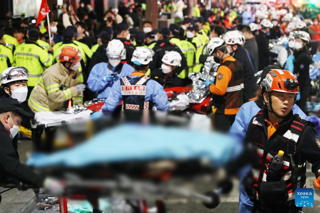 Hiện trường vụ giẫm đạp ngày 30.10.2022 ở Itaewon, Seoul, Hàn Quốc. Ảnh: Xinhua