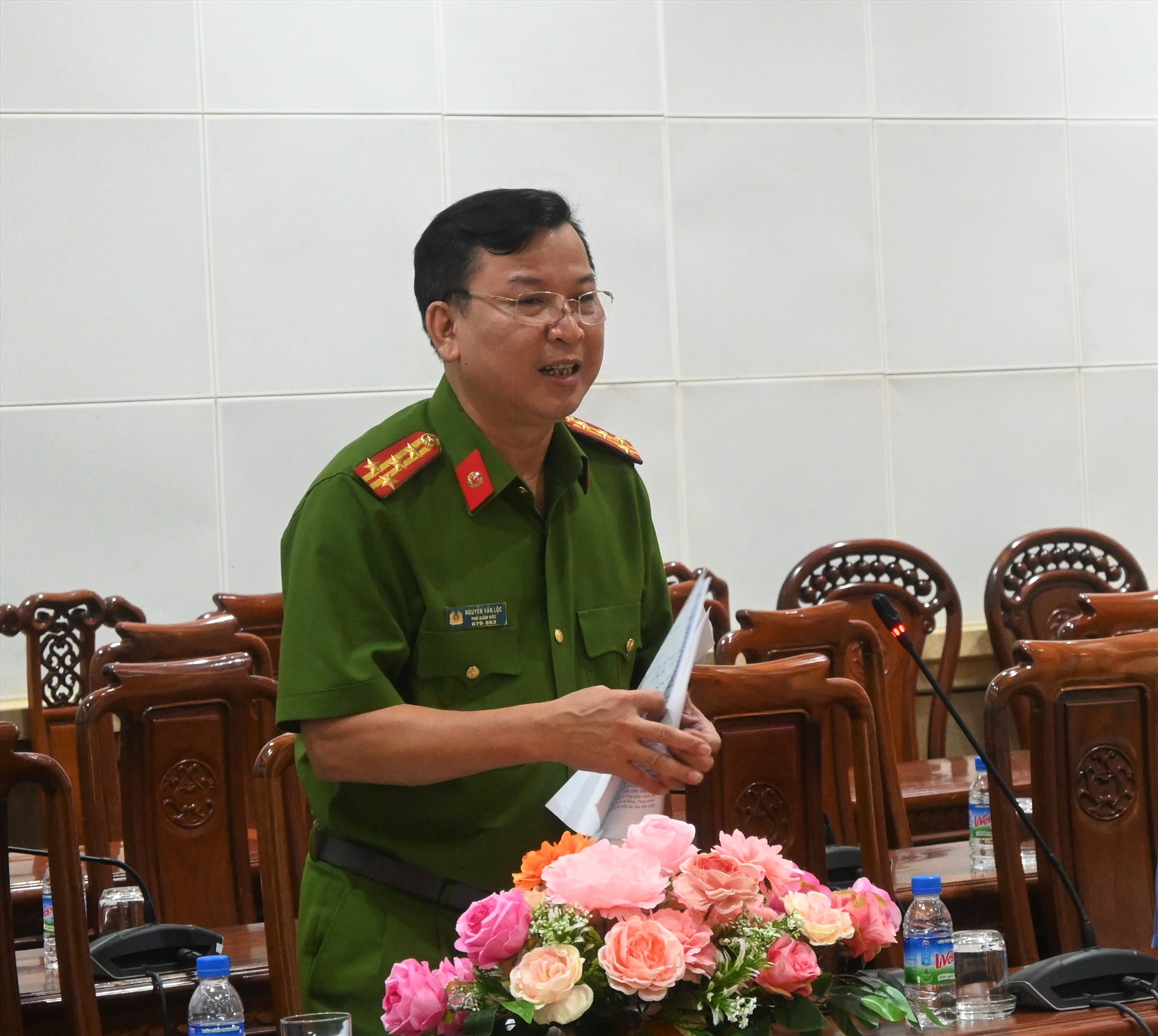 Đại tá Nguyễn Văn Lộc - Phó Giám đốc Công an tỉnh Tiền Giang - phát biểu tại buổi họp báo quý I.2023. Ảnh: Thành Nhân