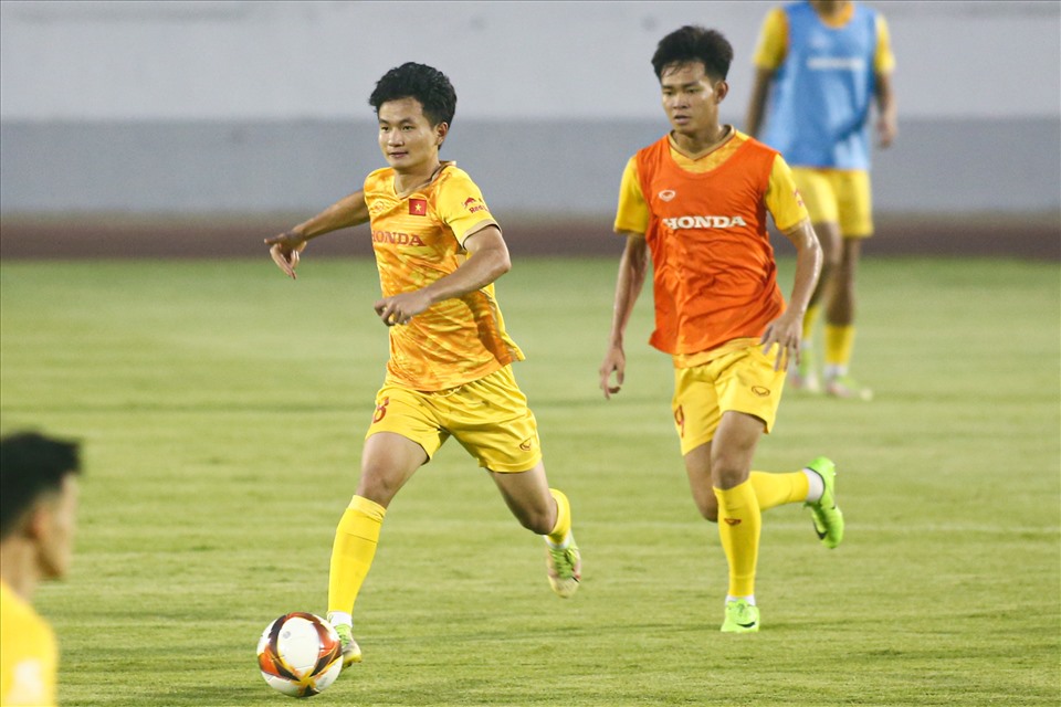 Ngày mai (19.4), U22 Việt Nam sẽ tiếp tục tập luyện tại sân vận động Bà Rịa. Sau đó, đội sẽ có trận giao hữu với câu lạc bộ Bà Rịa - Vũng Tàu trước khi di chuyển sang Campuchia dự SEA Games 32.