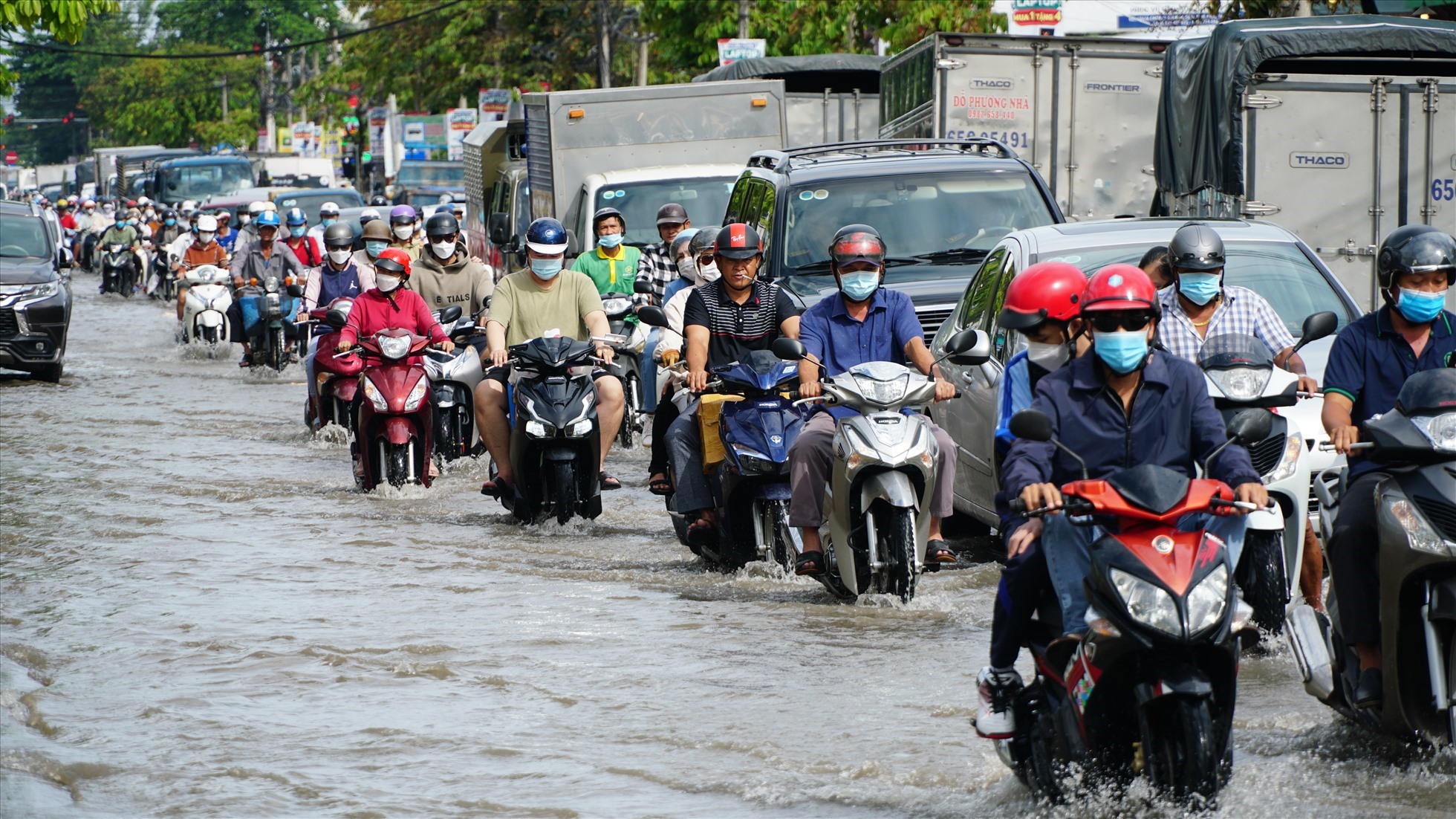 Đường CM T8 đoạn qua quận Ninh Kiều là một trong những tuyến đường thường xuyên ngập sâu do triều cường. Ảnh: Tạ Quang