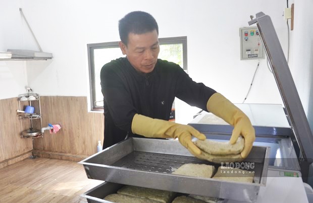Từ nuôi, bán cá tươi chuyển sang sản xuất chả cá sạch được anh Sơn thích ứng kịp thời.