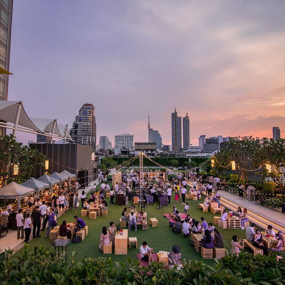 Không gian ngoài trời vô cùng lãng mạn của sự kiện. Ảnh: The Smart Local