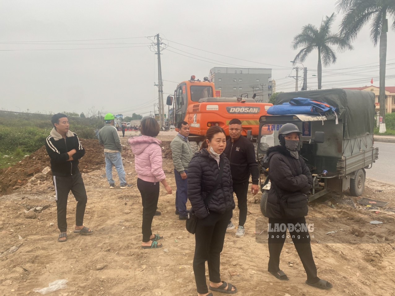Kiot, lều lán bán hàng trên đường gom cao tốc Hà Nội-Bắc Giang đã được dỡ bỏ và hoàn trả mặt bằng, hành lang an toàn giao thông. Ảnh: Nguyễn Kế