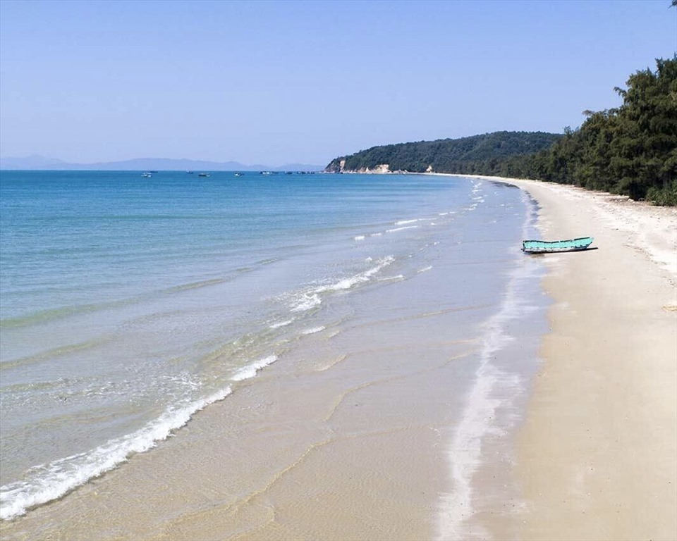 Bãi biển Tình Yêu nổi tiếng của Cô Tô. Ảnh: Cổng TTĐT Cô Tô
