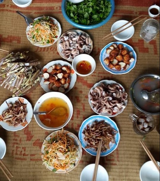 Một bữa ăn toàn hải sản ở Cô Tô.