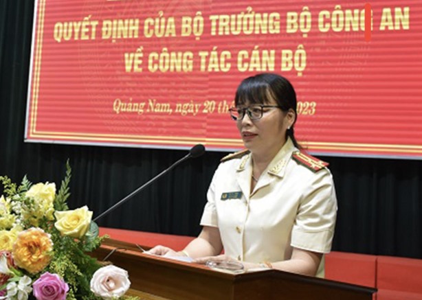 Tân Phó Giám đốc Công an Quảng Nam Võ Thị Trinh phát biểu nhận nhiệm vụ. Ảnh Công an Quảng Nam